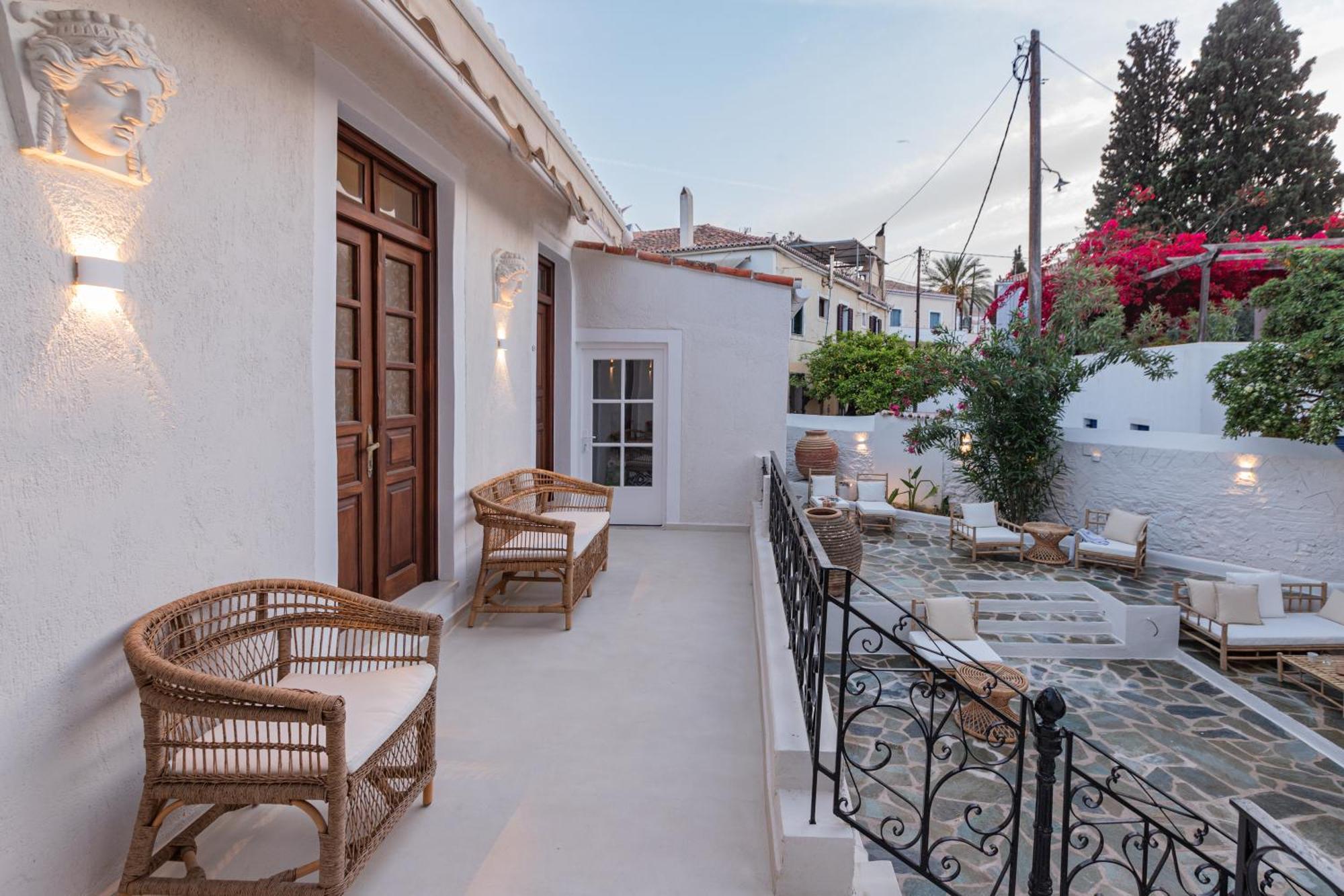 Teresa Spetses Hotel Exterior photo